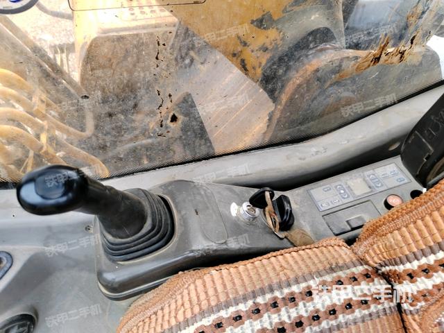 座椅右侧控制台/钥匙门/油门/含右手柄（驾驶室部分）