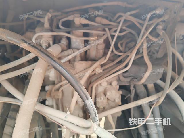 回转马达和主控阀（整机外观）