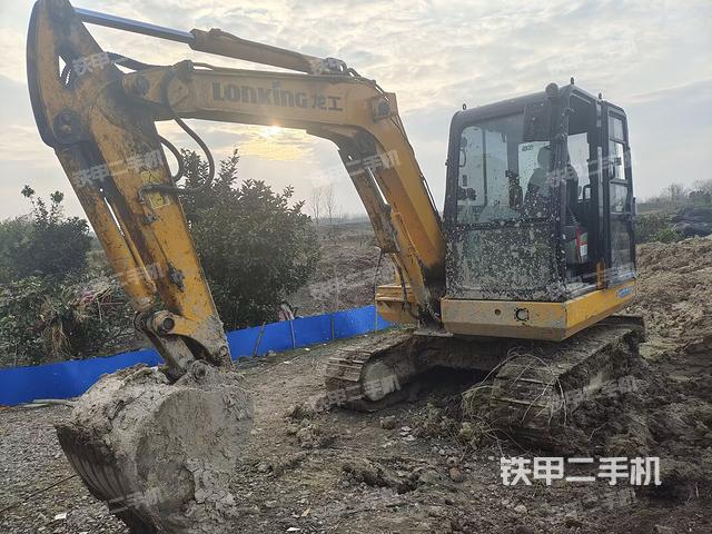 龙工CDM6060挖掘机