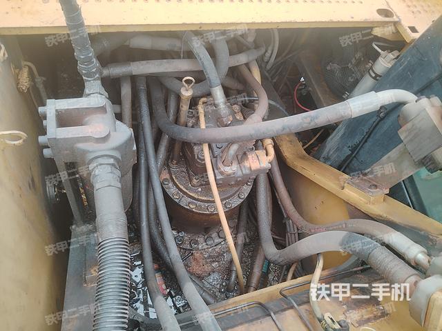 回转马达和主控阀（整机外观）