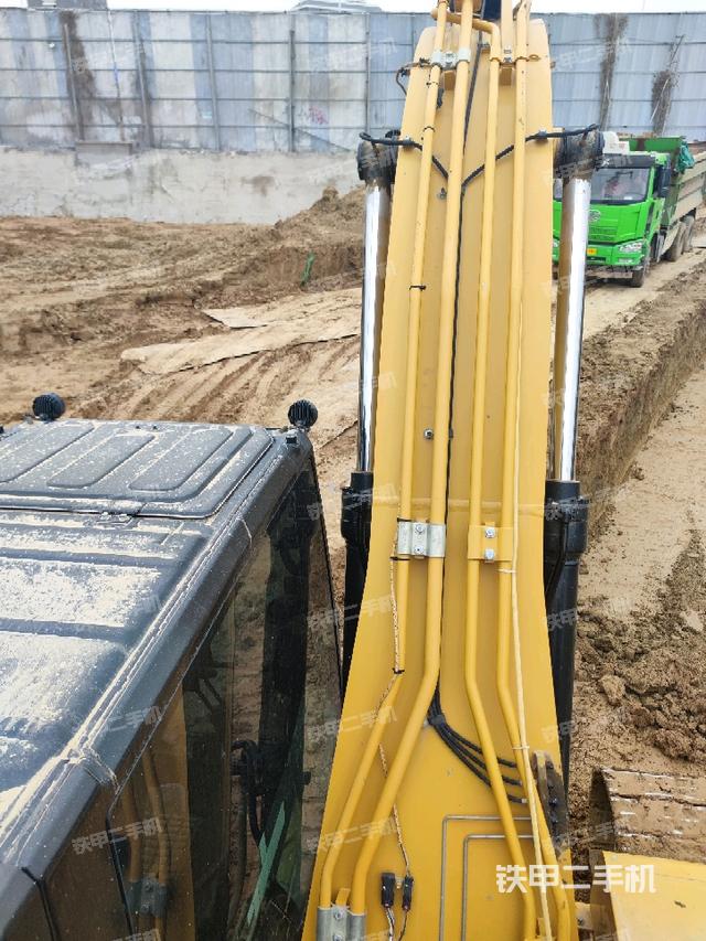 大臂背部俯视（工作和回转装置）