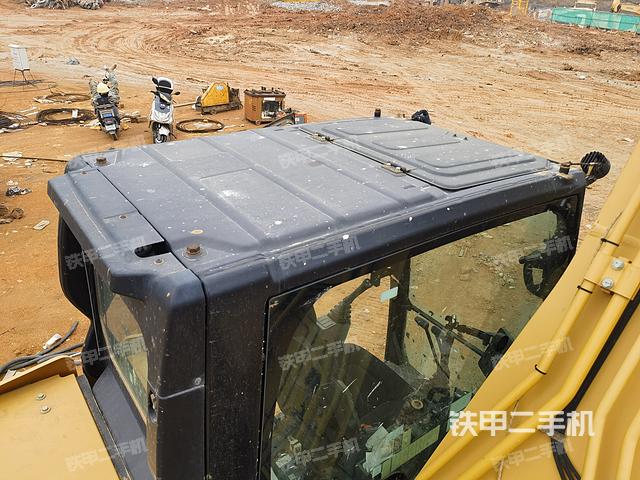 驾驶室顶部（整机外观）