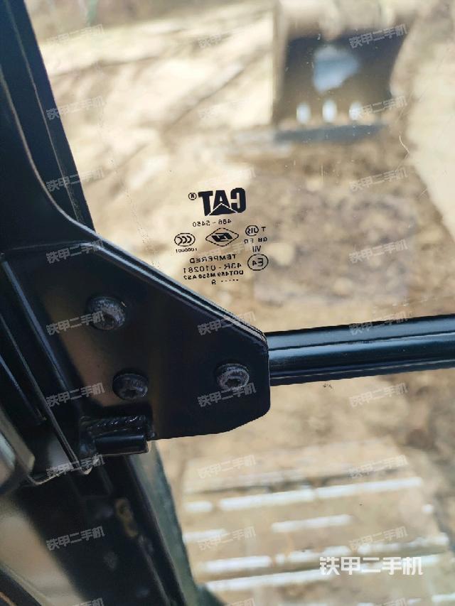 后窗玻璃角标（驾驶室部分）