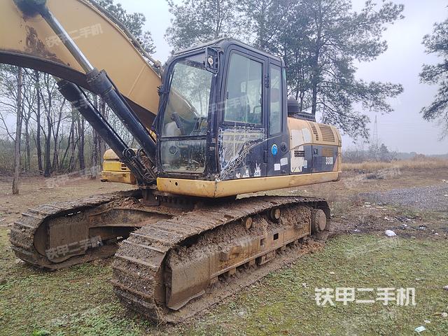 驾驶室顶部（整机外观）