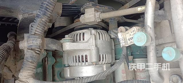 回转马达和主控阀（整机外观）