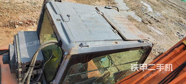 驾驶室顶部（整机外观）