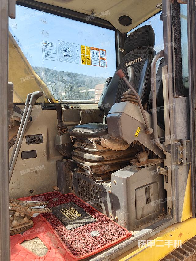 驾驶室整体（整机外观）