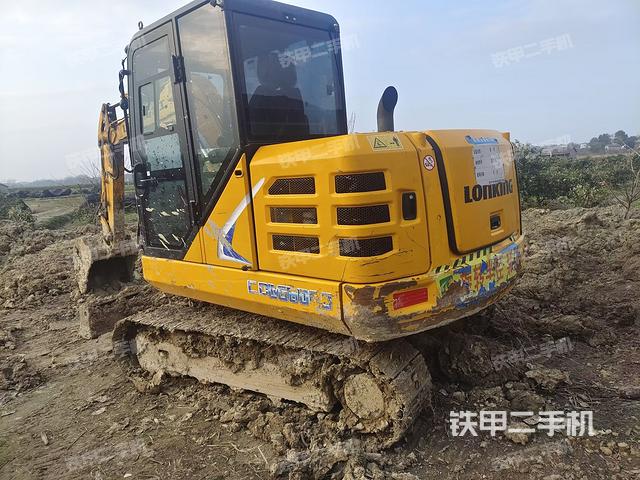 驾驶室顶部（整机外观）