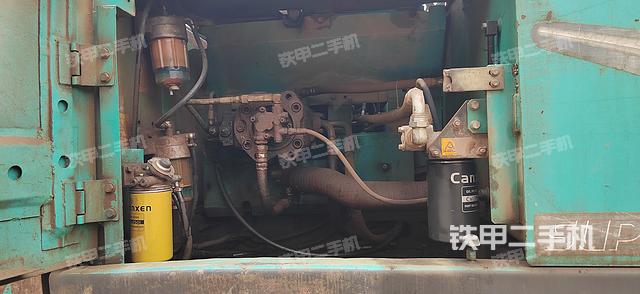 液压泵舱室正面整体（整机外观）