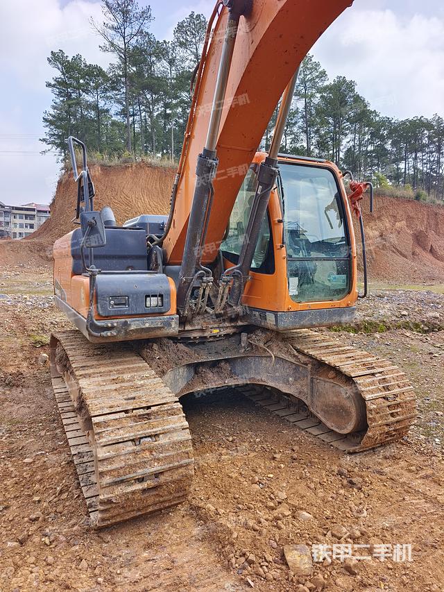 驾驶室整体（整机外观）