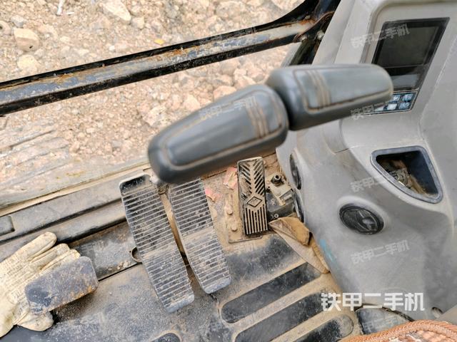 左后方玻璃角标（驾驶室部分）