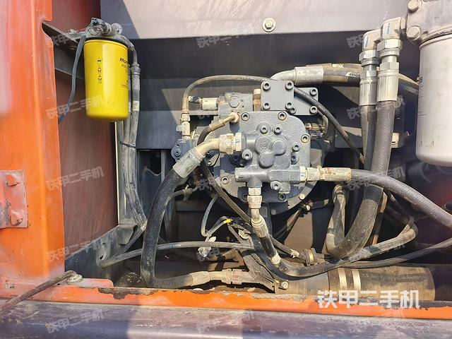 液压泵舱室正面整体（整机外观）