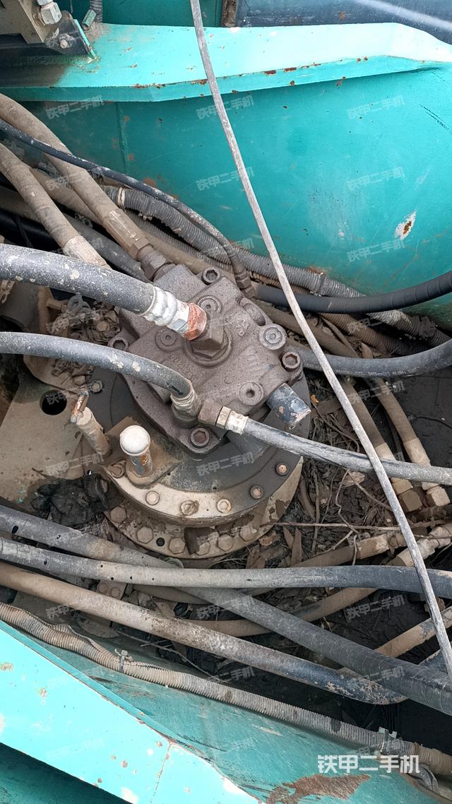 回转马达和主控阀（整机外观）