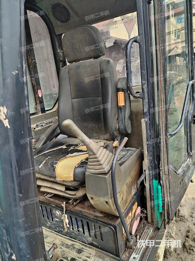 驾驶室整体（整机外观）