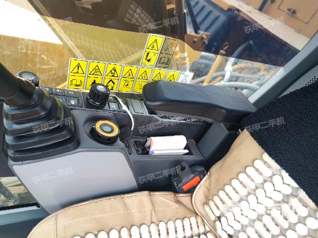 座椅左侧控制台/音响/含左手柄（驾驶室部分）