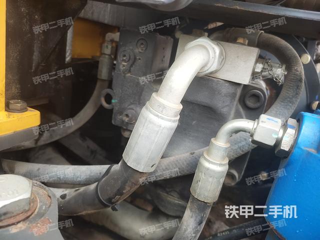 液压泵舱室正面整体（整机外观）