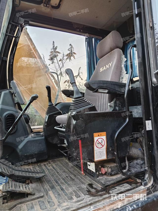 驾驶室整体（整机外观）