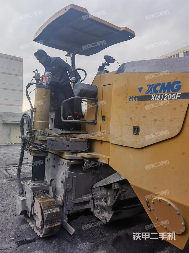 整机右后45°（设备外观及核心部件）