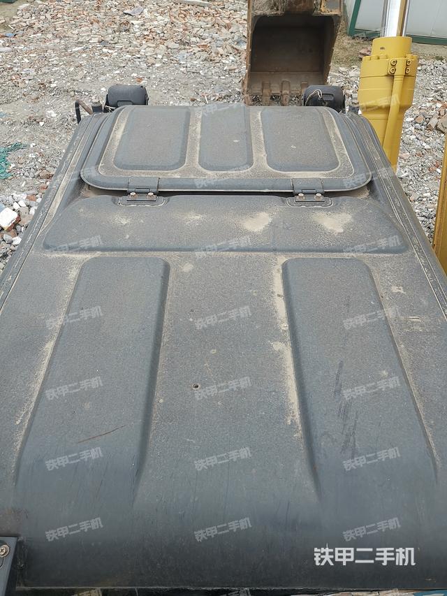 驾驶室顶部（整机外观）