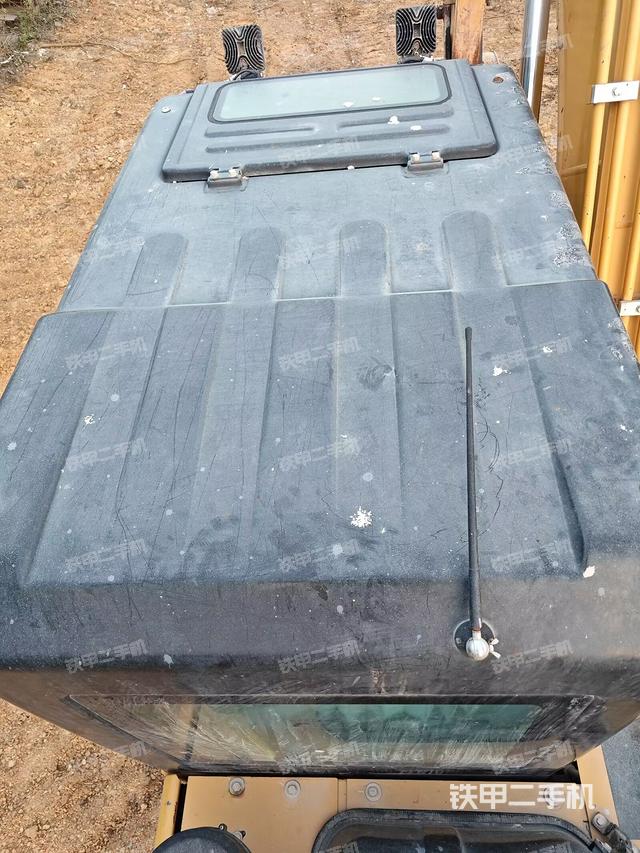 驾驶室顶部（整机外观）