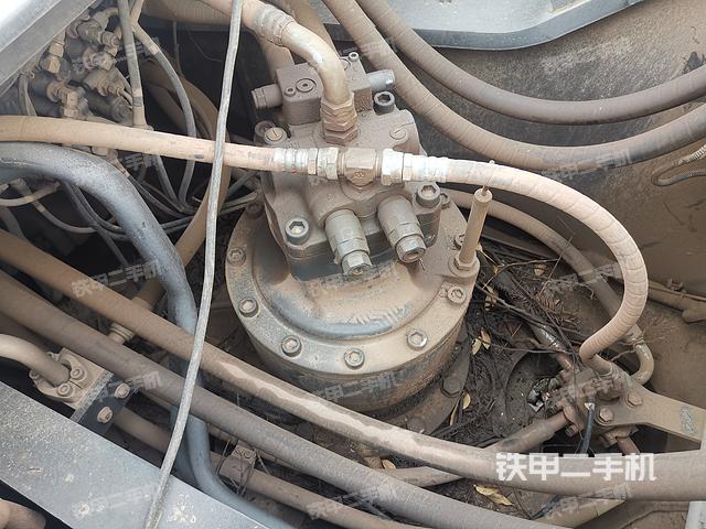 回转马达和主控阀（整机外观）