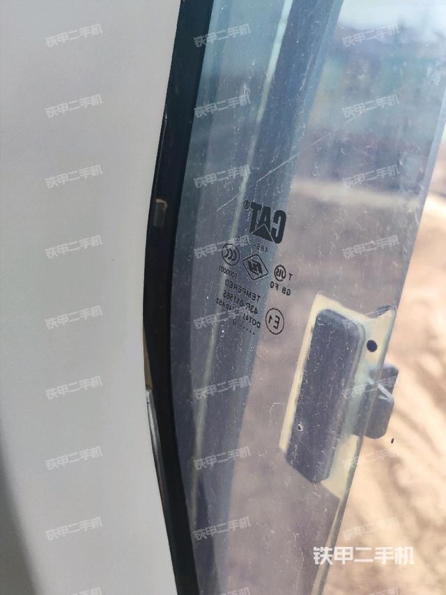 左后方玻璃角标（驾驶室部分）