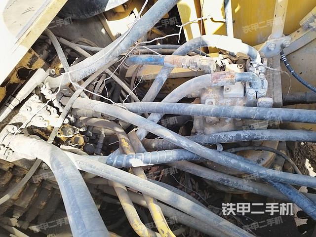 回转马达和主控阀（整机外观）