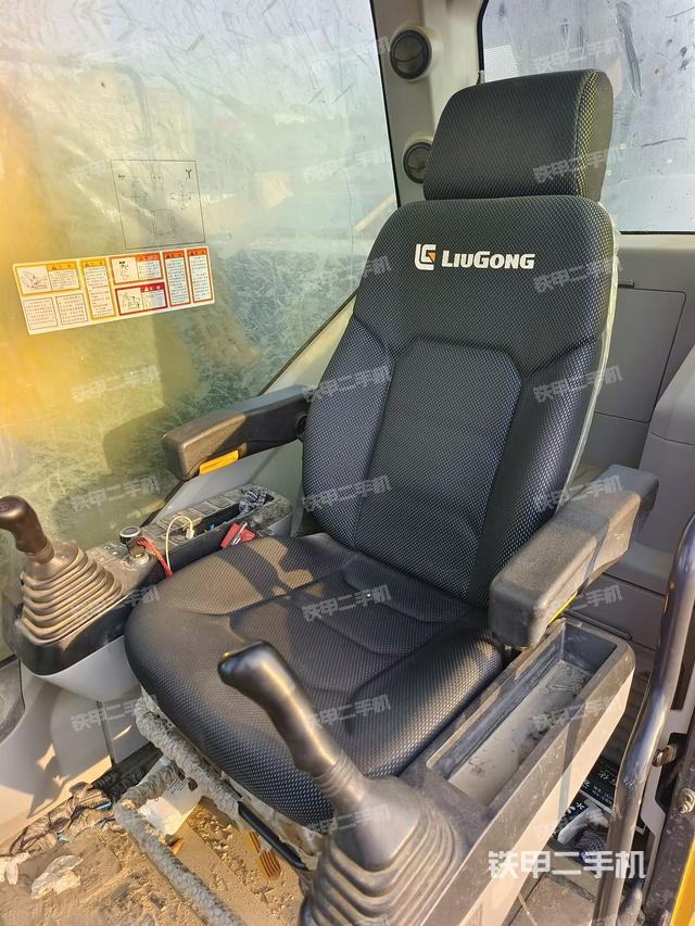 驾驶室整体（整机外观）