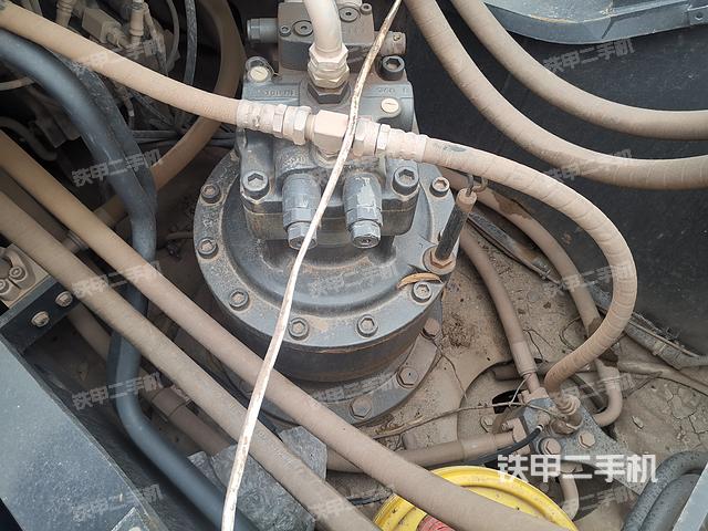 回转马达和主控阀（整机外观）