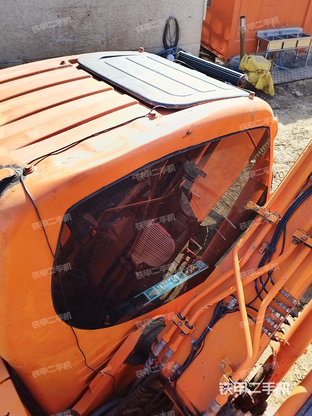 驾驶室顶部（整机外观）