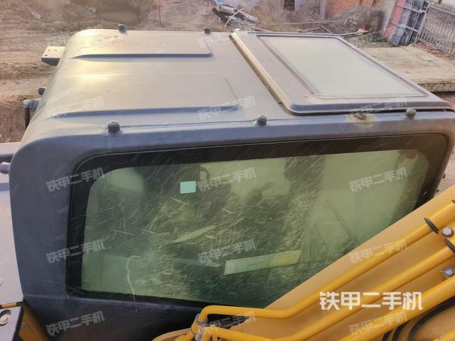 驾驶室顶部（整机外观）