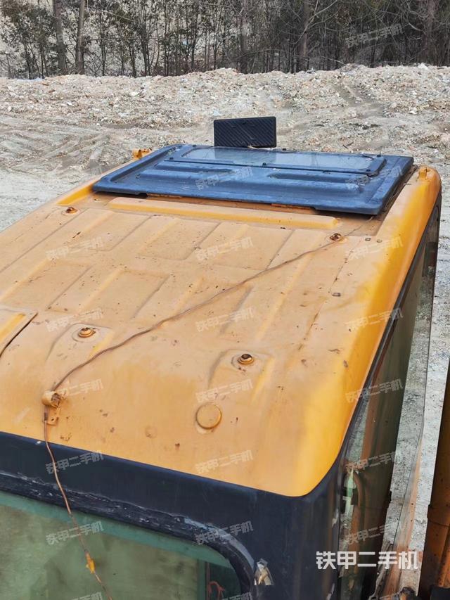 驾驶室顶部（整机外观）