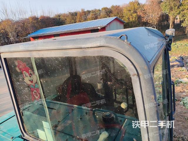 驾驶室顶部（整机外观）