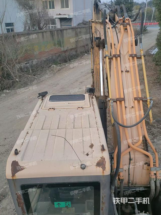 驾驶室顶部（整机外观）