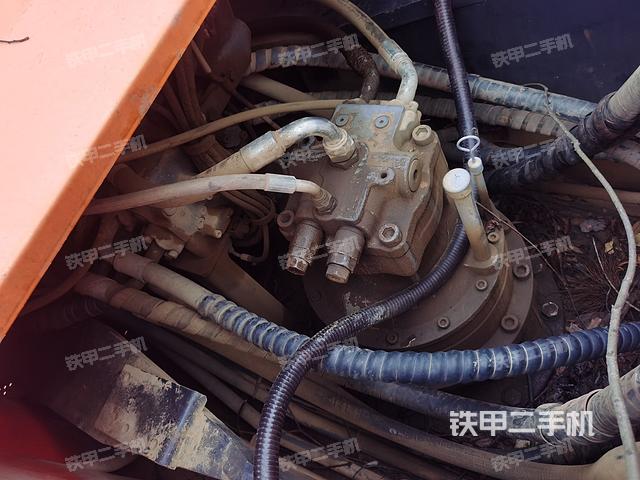 回转马达和主控阀（整机外观）