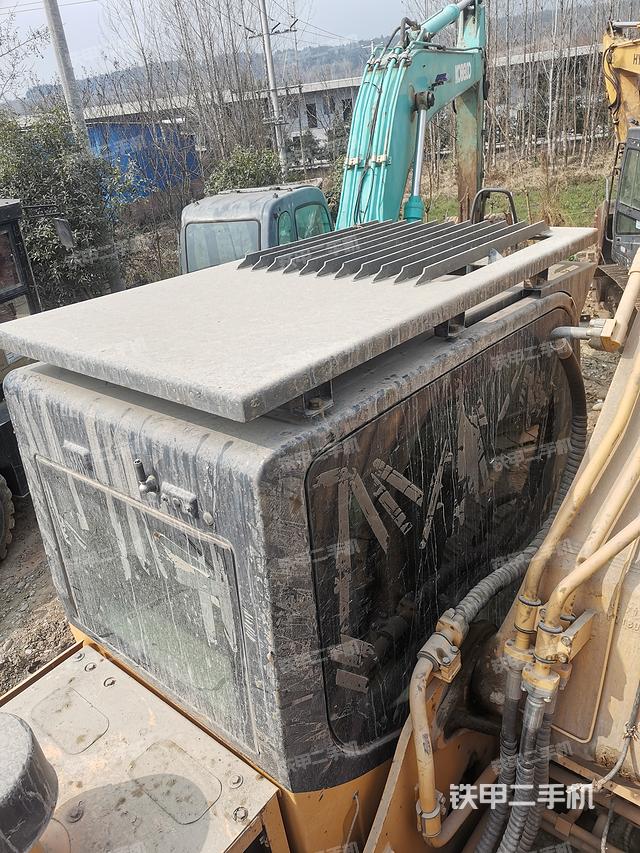 驾驶室顶部（整机外观）