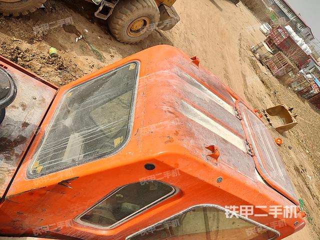 驾驶室顶部（整机外观）