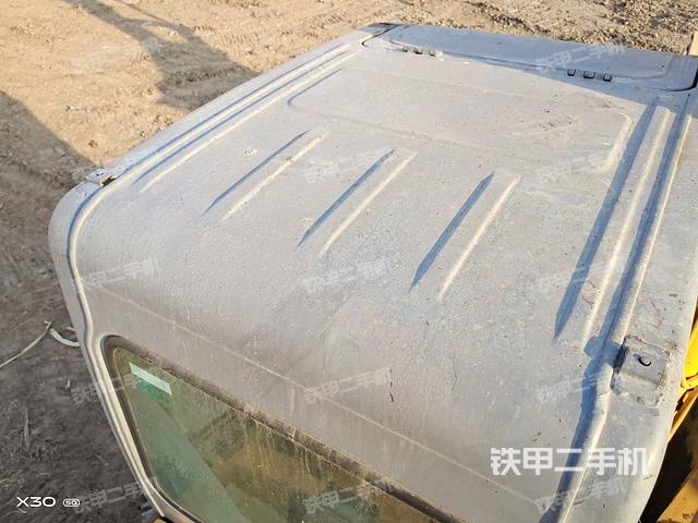 驾驶室顶部（整机外观）