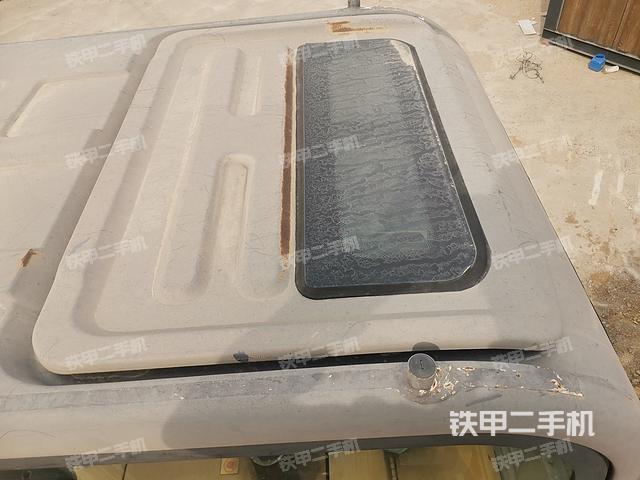 驾驶室顶部（整机外观）