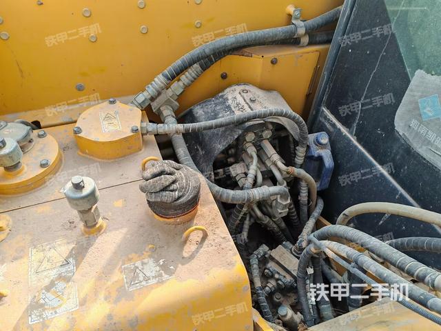 回转马达和主控阀（整机外观）