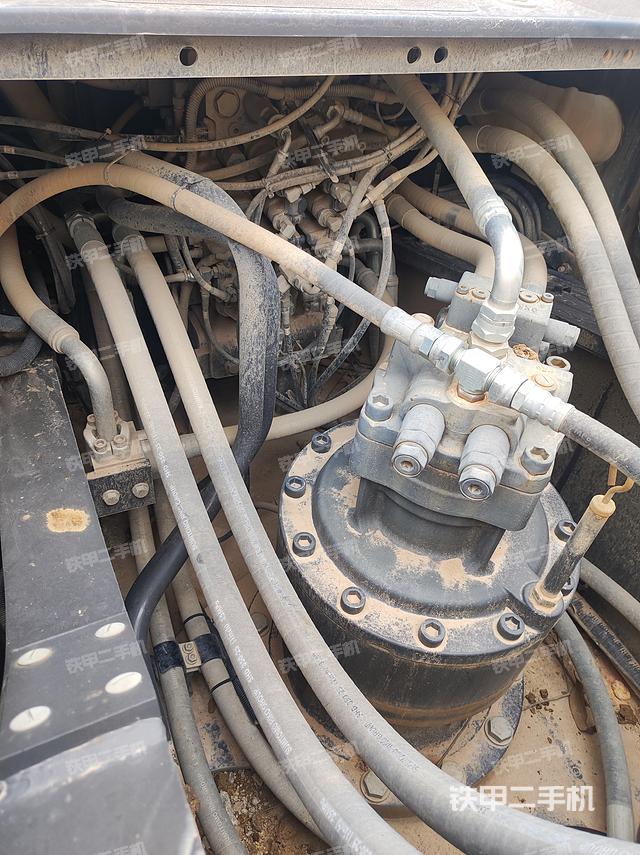 回转马达和主控阀（整机外观）