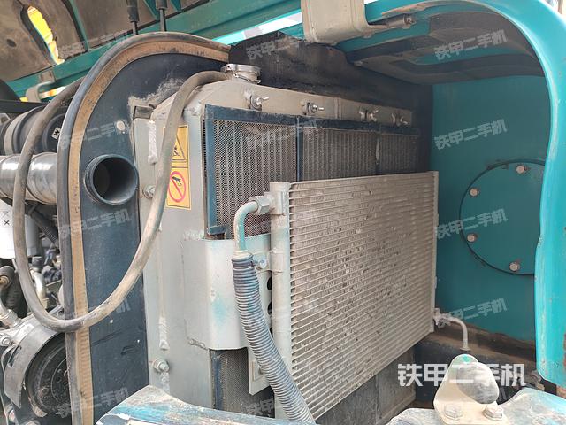 回转马达和主控阀（整机外观）