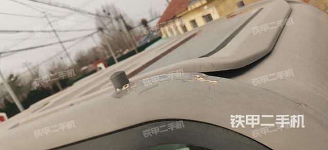 驾驶室顶部（整机外观）