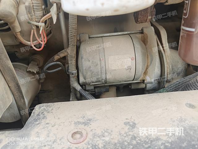 液压泵舱室正面整体（整机外观）