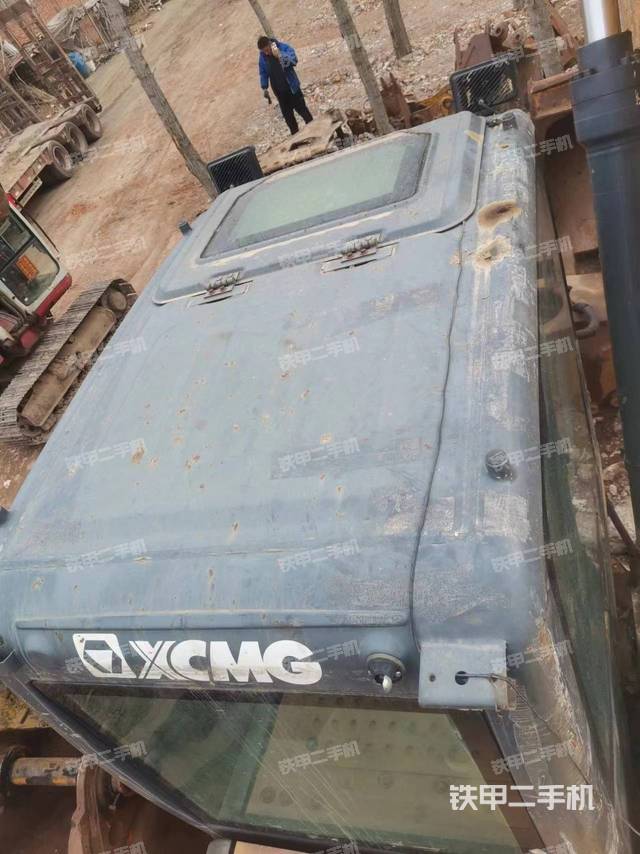 驾驶室顶部（整机外观）