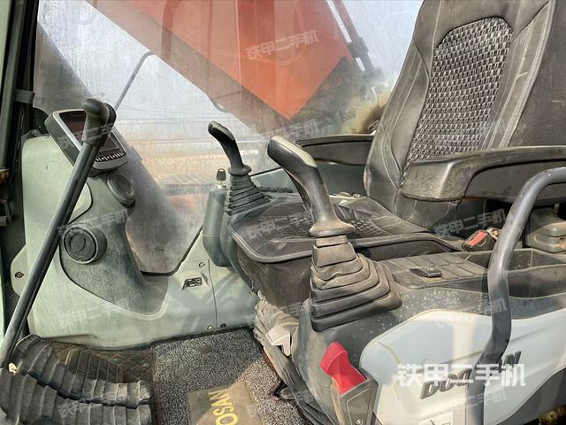 驾驶室整体（整机外观）