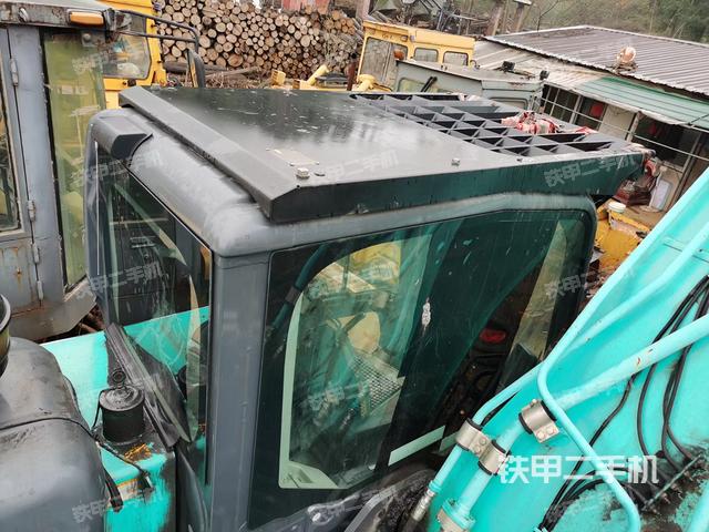 驾驶室顶部（整机外观）