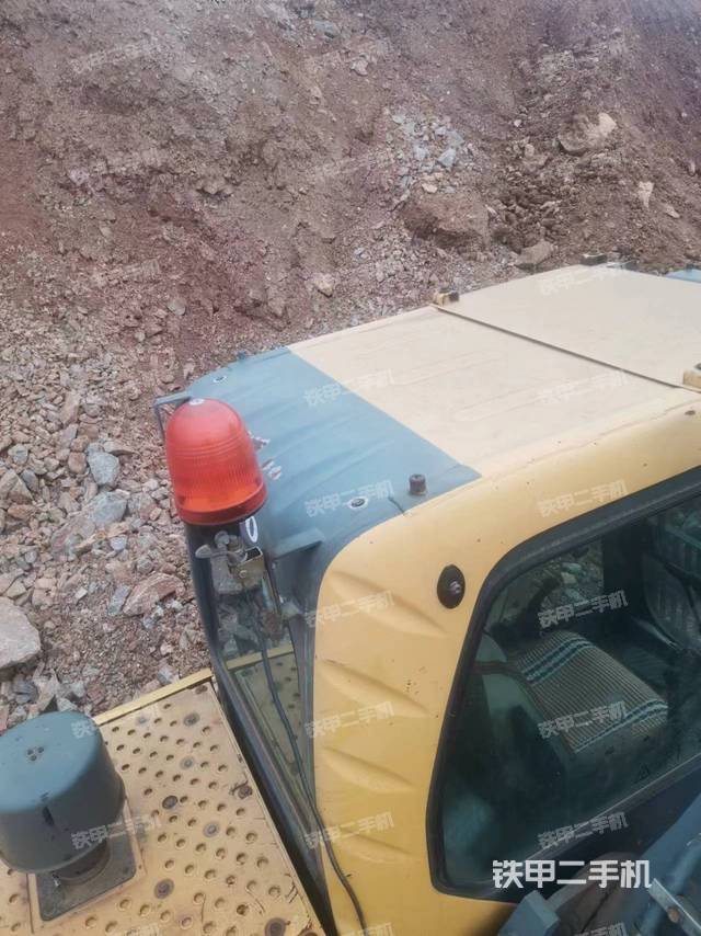 驾驶室顶部（整机外观）