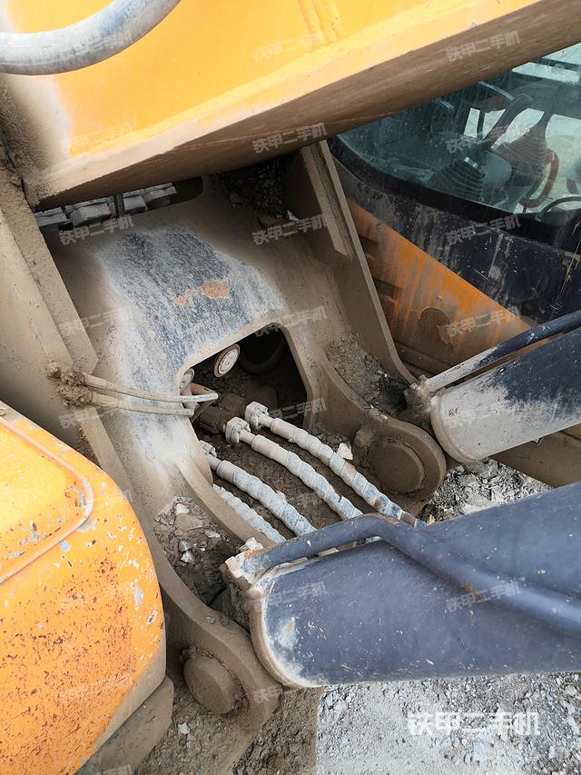 驾驶室顶部（整机外观）