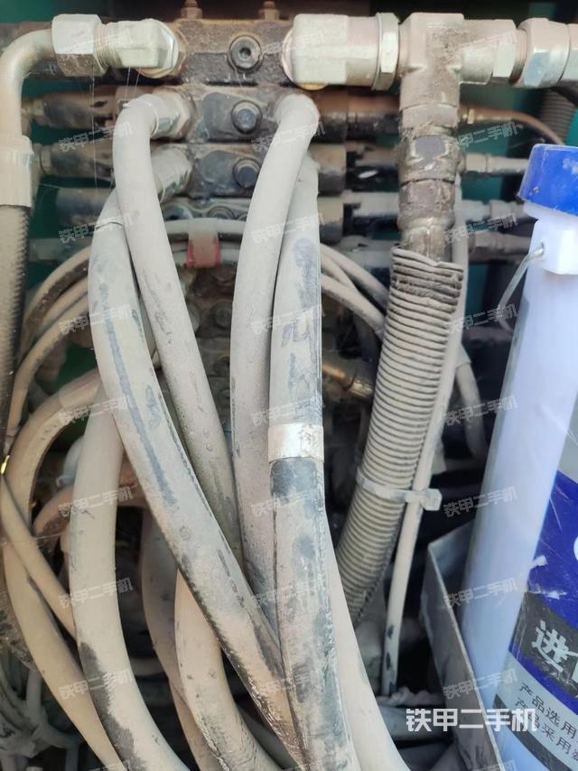 回转马达和主控阀（整机外观）